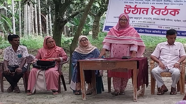বড়াইগ্রামের কুমরুলে গ্রাম আদালত বিষয়ক সচেতনতামূলক উঠান বৈঠক