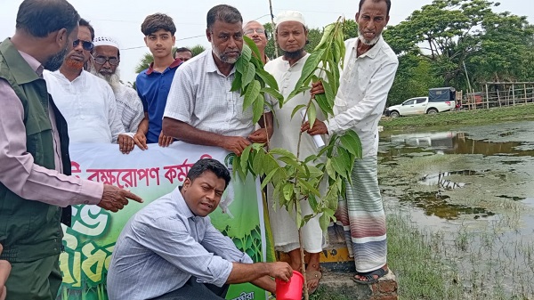 কালিগঞ্জে ১০ হাজার গাছের চারা রোপণ কর্মসূচির উদ্বোধন