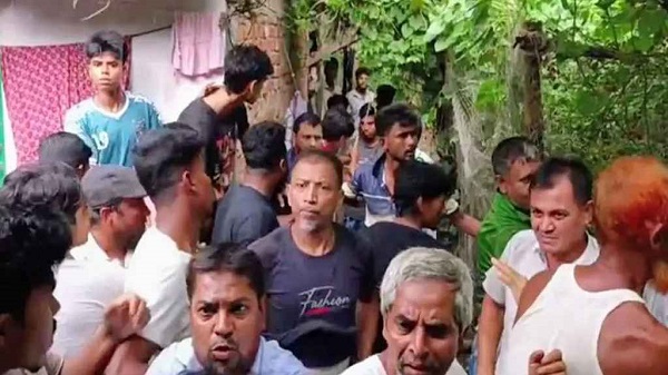 বাপের বাড়ির কবরস্থানে মেয়ের মরদেহ দাফনে স্থানীয়দের বাধা