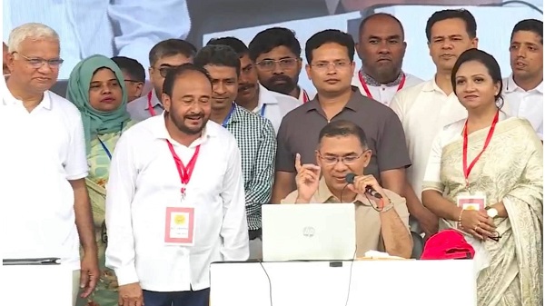 শ্রীমঙ্গলে বৃষ্টির মধ্যেই ফ্যামিলি কার্ড বিতরণ কর্মসূচি অনুষ্ঠিত