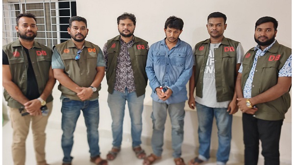 আমতলীতে ডিবি পুলিশের বিশেষ অভিযানে ১৫ পিস ইয়াবাসহ এক ব্যক্তি আটক