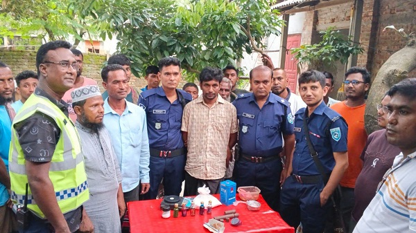 পীরগঞ্জে বিশেষ অভিযানে ইয়াবা ও তৈরির উপকরণ জব্দ, যুবক গ্রেপ্তার