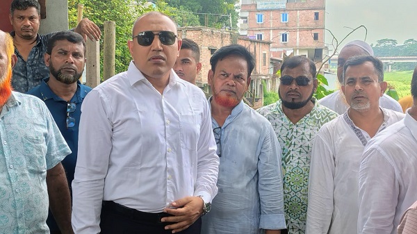 মুকসুদপুর বাজারে আধুনিক কসাইখানা স্থাপনে স্থান পরিদর্শন