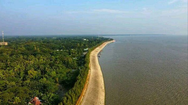 লক্ষ্মীপুরের আলেকজান্ডার মেঘনা বীচ: নদীর তীরে স্বপ্নের পর্যটন স্পট