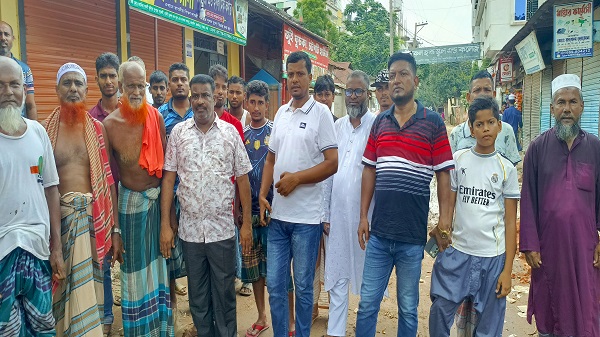 আশুলিয়ার ভাদাইল দক্ষিণপাড়ায় দীর্ঘদিন অবহেলিত রাস্তার সংস্কার কাজ শুরু