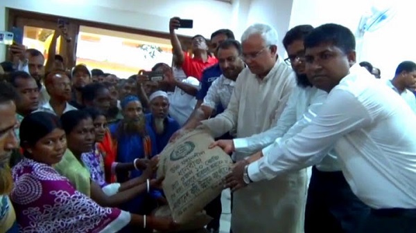 নবাবগঞ্জে ৪ হাজার কৃষকের মাঝে বিনামূল্যে বীজ ও সার বিতরণ কর্মসূচির উদ্বোধন