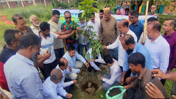 “সবুজের আহ্বানে রংপুর”: বৃক্ষরোপণ কর্মসূচির উদ্বোধনে সবুজ ভবিষ্যতের অঙ্গীকার