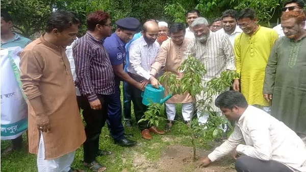 মাদারগঞ্জে বৃক্ষরোপণ কর্মসূচির উদ্বোধন