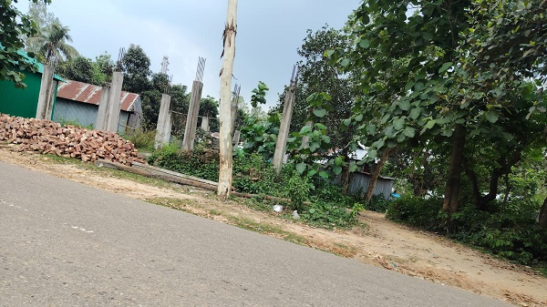 ঘাটাইলে সরকারি রাস্তা দখল করে পাকা ঘর নির্মাণের অভিযোগ