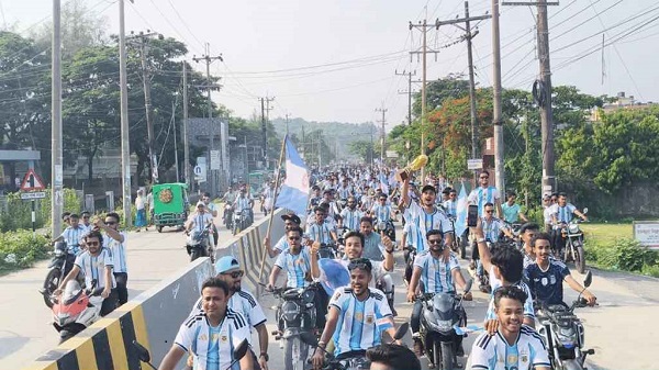 টেকনাফে আর্জেন্টিনা সমর্থকদের মোটরসাইকেল শোডাউন ও কনসার্ট অনুষ্ঠিত