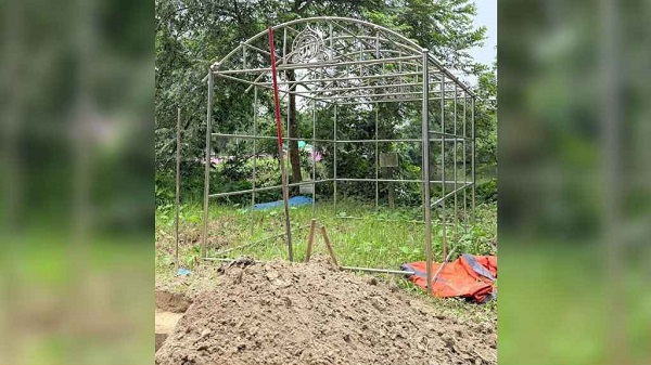 কবর খুঁড়তে গিয়ে বিদ্যুৎস্পৃষ্টে ২ জনের মৃত্যু