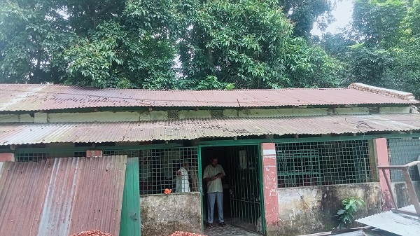 সরাইল উপজেলা সমাজসেবা অফিসের কার্যক্রম চলছে ঝুঁকিপূর্ণ টিনশেড ভবনে