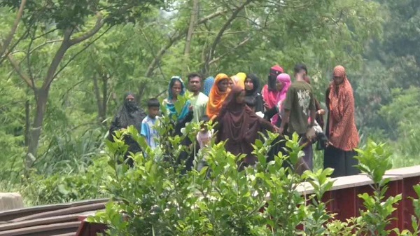 ট্রেনে কাটা পড়ে গৃহবধূর মৃত্যু, রেললাইনের পাশে মিলল আরেক মরদেহ 