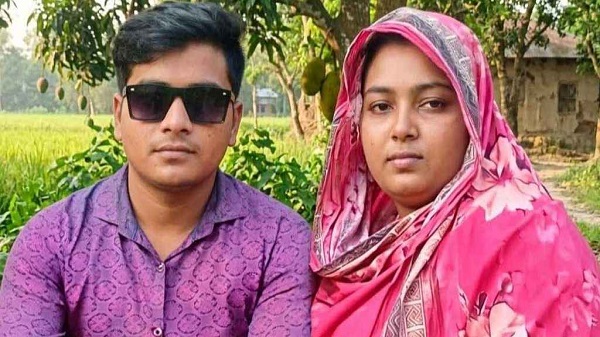 প্রেমের টানে ভাতিজার সঙ্গে পালিয়েছেন গৃহবধূ