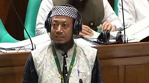 খুচরার অভাবে ৮০ পয়সা বেশি দিয়ে সিগারেট কিনতে হচ্ছে: আমির হামজা