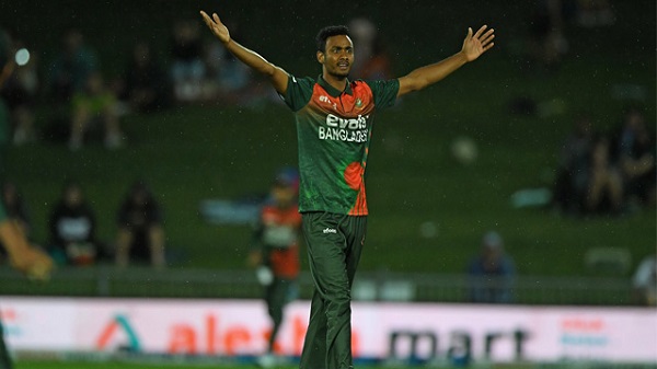 ৩ বলে অস্ট্রেলিয়ার ২ উইকেট শিকার শরীফুলের