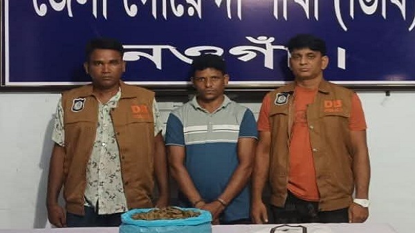 নওগাঁয় ২ কেজি গাঁজাসহ চিহ্নিত মাদক ব্যবসায়ী গ্রেফতার