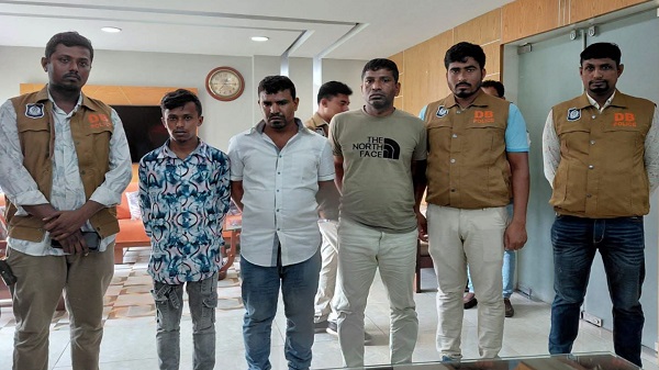 নওগাঁয় ‘শয়তানের নিঃশ্বাস’ ব্যবহার করে লুট, আন্তঃজেলা প্রতারক চক্রের ৩ সদস্য টাঙ্গাইলে গ্রেফতার