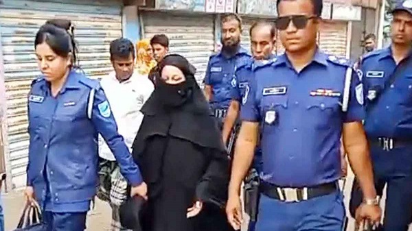 স্বামীর ড্রাইভারকে প্রেম করে বিয়ে, পরে গলা ও রগ কেটে হত্যা
