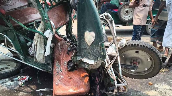 ট্রাক-ইজিবাইকের মুখোমুখি সংঘর্ষে শিশুসহ নিহত ৩