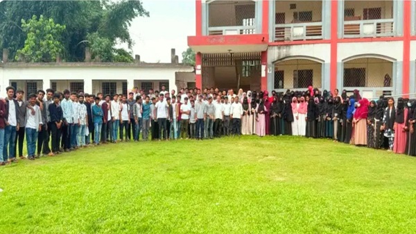 উথুরা উচ্চ বিদ্যালয় ও কলেজে এইচএসসি পরীক্ষার্থীদের বিদায় ও দোয়া মাহফিল 