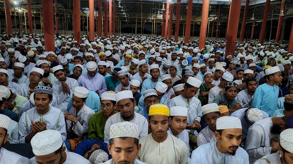 আদব মানুষকে সম্মানিত করে পক্ষান্তরে আদবহীনতা মানুষের মর্যাদা নষ্ট করে।