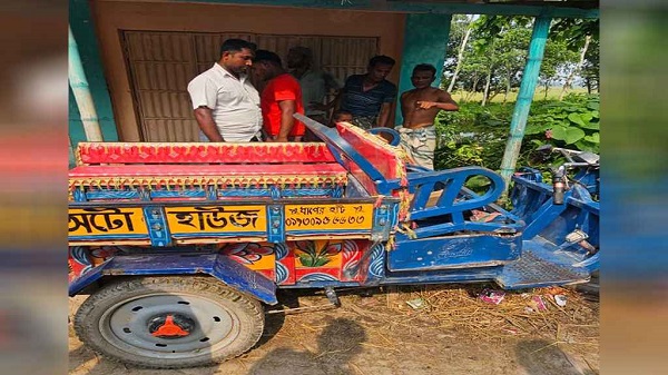 ট্রাকের ধাক্কায় অটোরিকশারচালকসহ নিহত ২