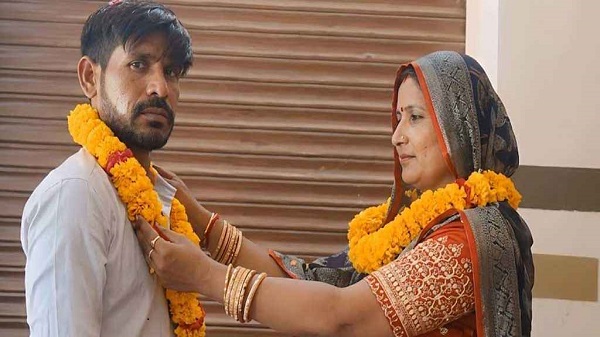 স্ত্রীকে তালাক দিয়ে শাশুড়িকে বিয়ে করলেন যুবক