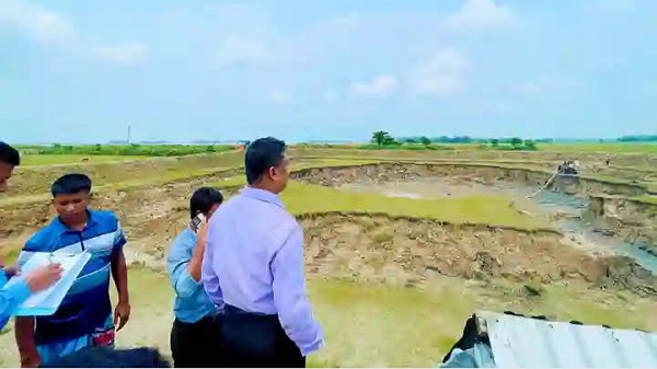 সরাইলে ফসলি জমির মাটি কাটার বিরুদ্ধে অভিযান, যন্ত্রপাতি বিকল করে বন্ধ করল প্রশাসন