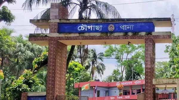 স্ত্রীকে গাছের সঙ্গে বেঁধে স্বামীকে কুপিয়ে হত্যা
