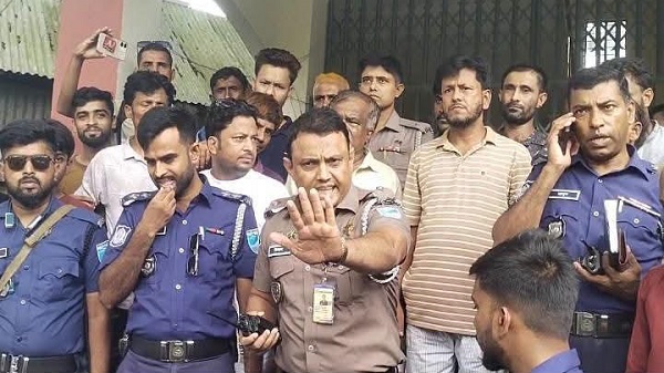 ভাঙ্গায় ছাত্রীকে অনাকাঙ্ক্ষিত স্পর্শের অভিযোগে শিক্ষক অবরুদ্ধ, পরে পুলিশ হেফাজতে