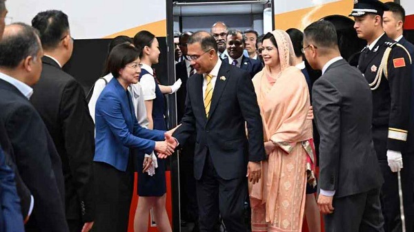 বেইজিং পৌঁছেছেন প্রধানমন্ত্রী তারেক রহমান