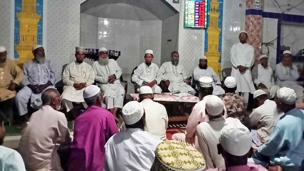 মসজিদে চেয়ার-টেবিল বসিয়ে জামায়াতের দলীয় সভা