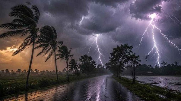 সন্ধ্যার মধ্যে ৪ অঞ্চলে ৬০ কিমি বেগে ঝড় ও বজ্রসহ বৃষ্টির শঙ্কা