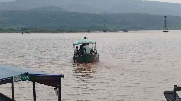 পাহাড়ি ঢলে তলিয়ে গেছে সাদাপাথর, পর্যটনকেন্দ্র সাময়িক বন্ধ