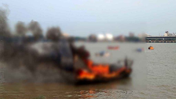 চট্টগ্রামে মাছ ধরার ট্রলারে আগুন, দগ্ধ ৬