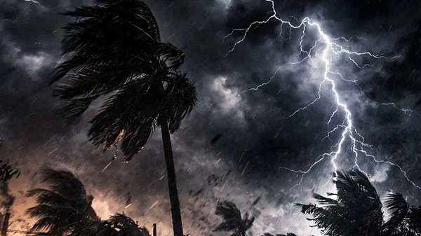 রাতে ঢাকাসহ ১২ অঞ্চলে ঝড় ও বজ্রবৃষ্টির আভাস