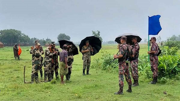 ‘আপনারা গুলি করলে আমরা কি বসে থাকবো?’ বিএসএফকে বিজিবি