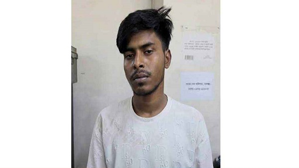 মোবাইল কিনে না দেওয়ায় বাবাকে কোপালেন ছেলে