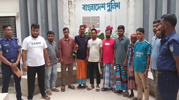 ঝটিকা মিছিলকে কেন্দ্র করে ভালুকায় পুলিশের সাঁড়াশি অভিযানে গ্রেফতার  ৯