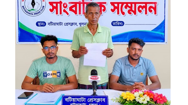 বটিয়াঘাটায় বসতভিটা দখলের চেষ্টার অভিযোগে সংবাদ সম্মেলন