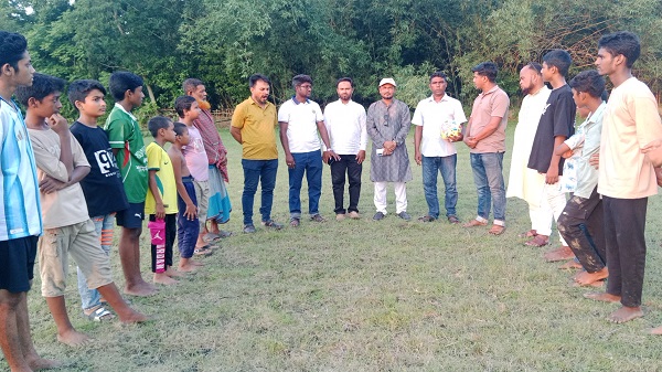 আন্তর্জাতিক মাদক বিরোধী দিবসে কোস্টাল ইয়ুথ সোসাইটির ফুটবল বিতরণ