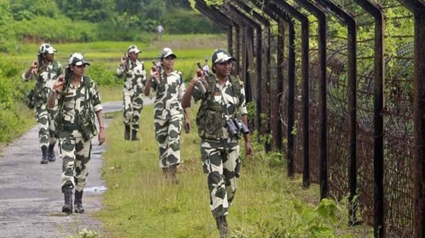 বাংলাদেশ সীমান্তে বেড়া নির্মাণের প্রতিবাদে এবার ভারতে বিক্ষোভ