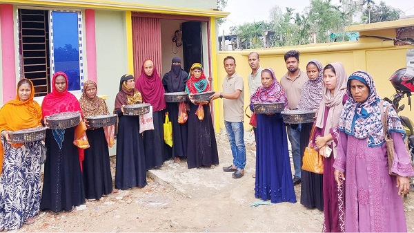 শ্রীমঙ্গল ব্র্যাক উদ্যোগে মুরগি পালন প্রশিক্ষণ ও বাচ্চা বিতরণ