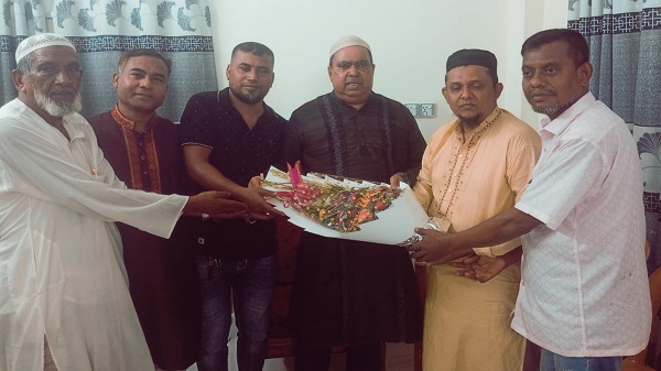 কেডিএ চেয়ারম্যান এস এম শফিকুল আলম মনার সঙ্গে শহীদ জিয়া স্মৃতি সংসদের কেন্দ্রীয় নেতাদের সৌজন্য সাক্ষাৎ 