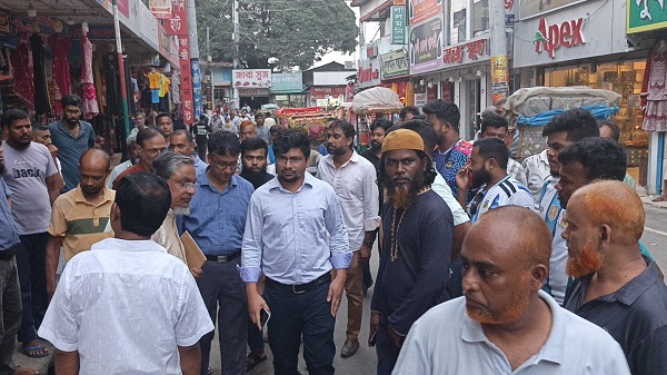 লালমনিরহাটের গোশালা রোডে বিদ্যুৎ বিভ্রাট: অন্ধকারে ব্যবসায়ীরা, দুই দিন ধরে সমাধানহীন ভোগান্তি