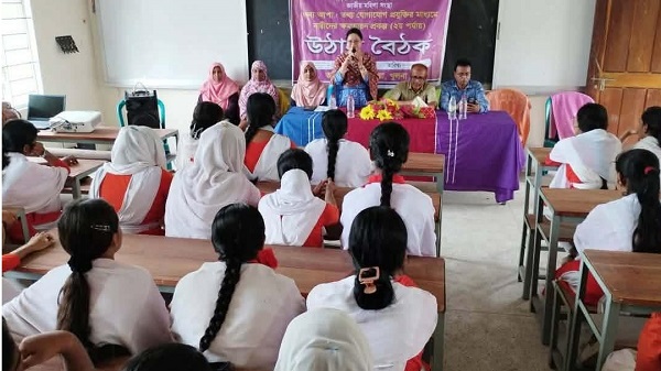 দিঘলিয়া উপজেলায় ‘তথ্য আপা’ প্রকল্পের উঠান বৈঠক অনুষ্ঠিত