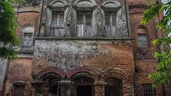 অযত্নে পরিত্যক্ত প্রায় ২০০ বছরের কাইতলা জমিদারবাড়ী, ইতিহাসের স্মৃতি বিলীন হওয়ার পথে