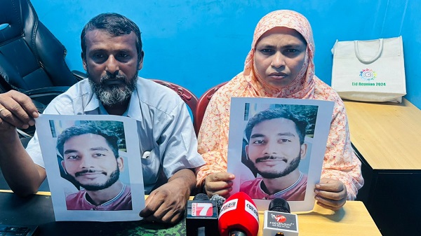ভেড়ামারায় মেয়ে হ’ত্যা’র বিচার দাবিতে পিতা-মাতার সংবাদ সম্মেলন