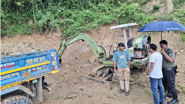 নাইক্ষ্যংছড়িতে অবৈধ পাহাড় কাটার দায়ে মোবাইল কোর্টের ৭০ হাজার টাকা জরিমানা